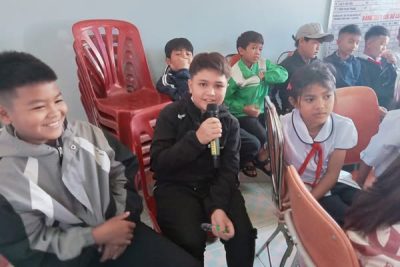Nhằm tăng cường giải pháp phòng chống bạo lực học đường trong trường học, góp phần giáo dục ý thức, đạo đức, lối sống văn hóa cho học sinh, đồng thời tạo sân chơi rèn luyện sức khỏe, tăng cường sự giao lưu tình đoàn kết giữa đội viên, nhi đồng, ngày 14/10/2024 Liên đội Trường TH Y Ngông tuyên truyền đến đội viên trong nhà trường chuyên đề: “Xây dựng tình bạn đẹp – Nói không với bạo lực học đường”