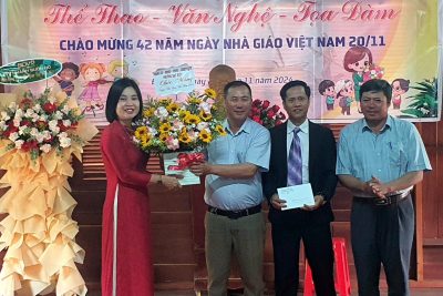 Ngày 20.11.2024 trường Tiểu học Y Ngông tổ chức chương trình Thể thao – Văn nghệ – Toạ đàm kỉ niệm 42 năm ngày Nhà giáo Việt nam 20.11. Về dự có sự quan tâm của các đồng chí UBND Phường Đạt Hiếu, các cô giáo Nguyên là Hiệu trưởng, phó hiệu trưởng và giáo viên đã từng công tác tại trường TH Y Ngông.